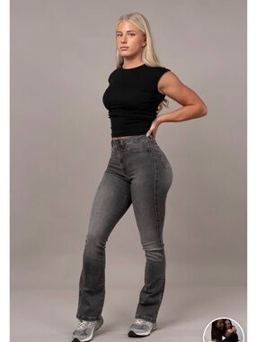 Fit Jeans Flared Grey (raw hem)